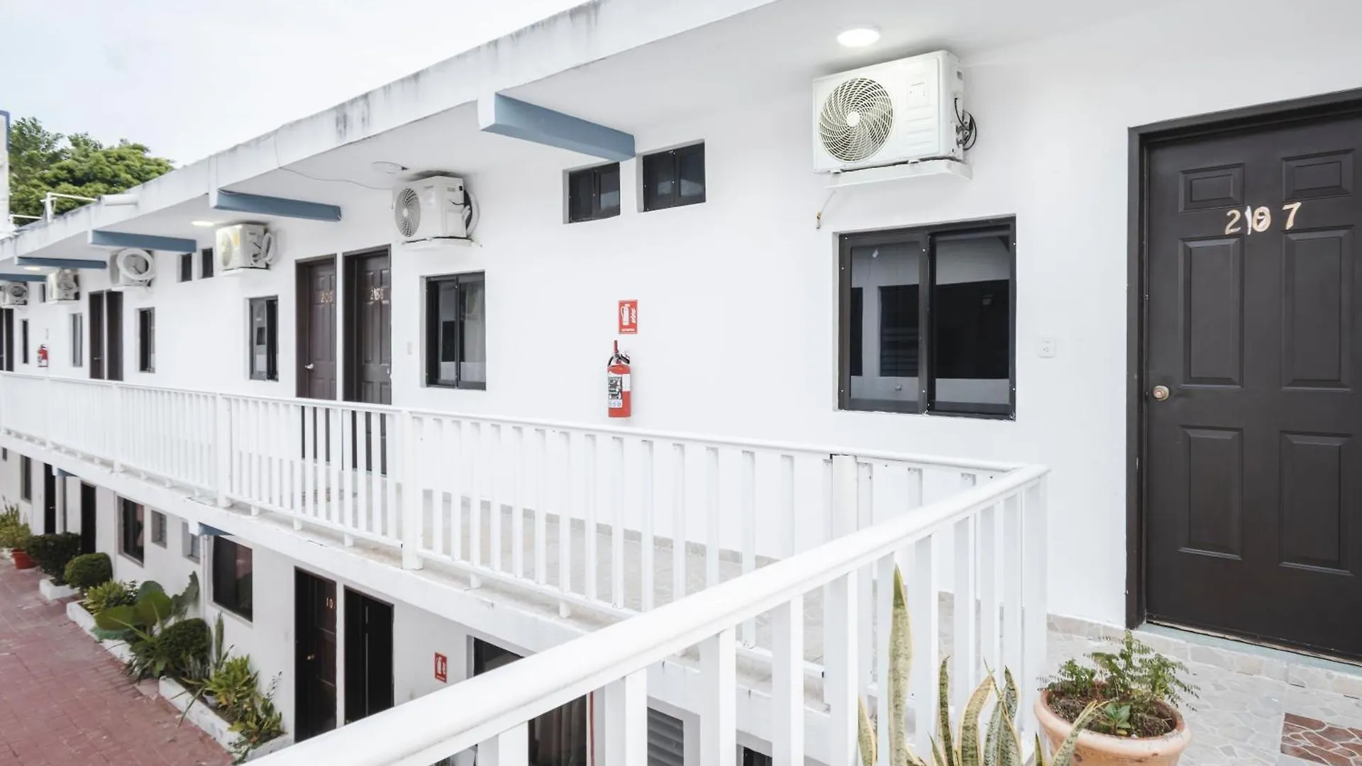 Hotel Quiam بلايا ديل كارمن
