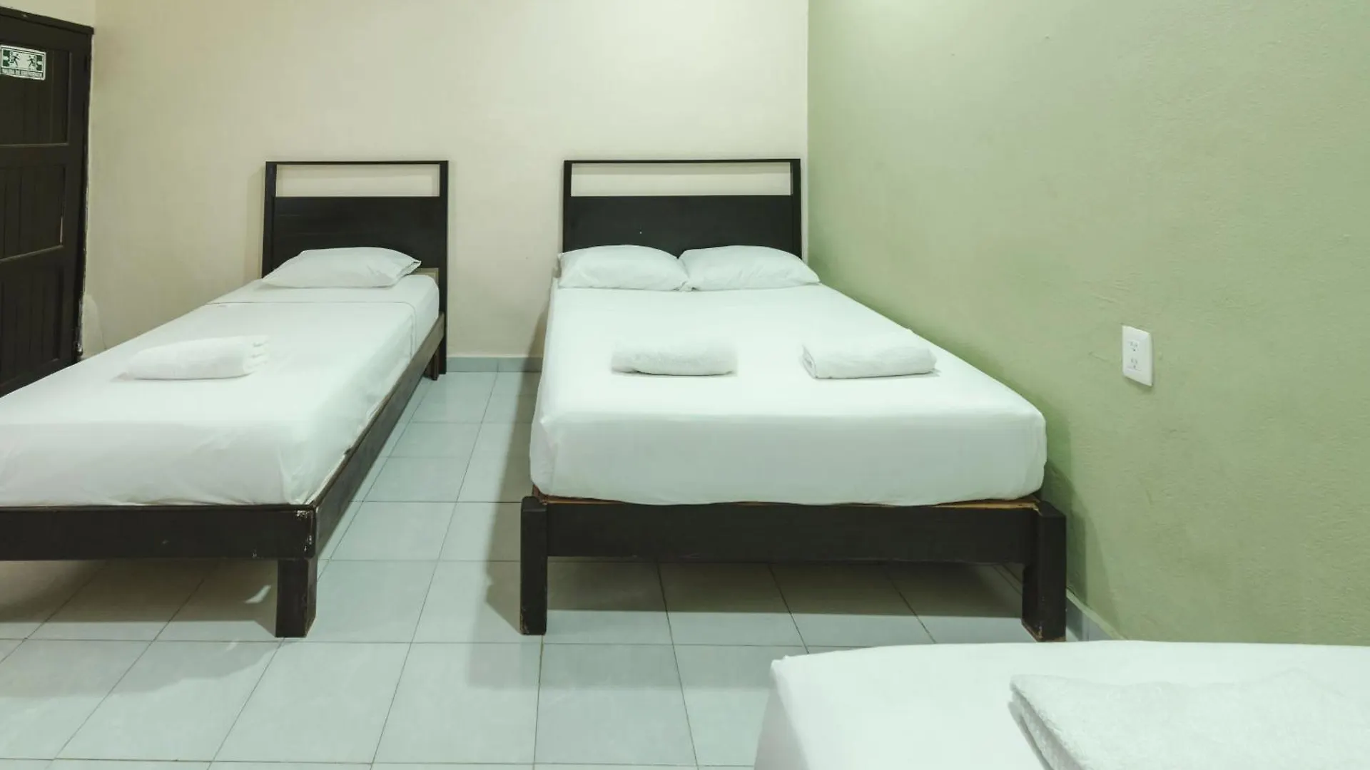 Hotel Quiam 신데 델 카르멘